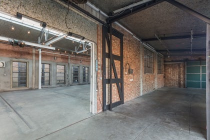 Atrium 8