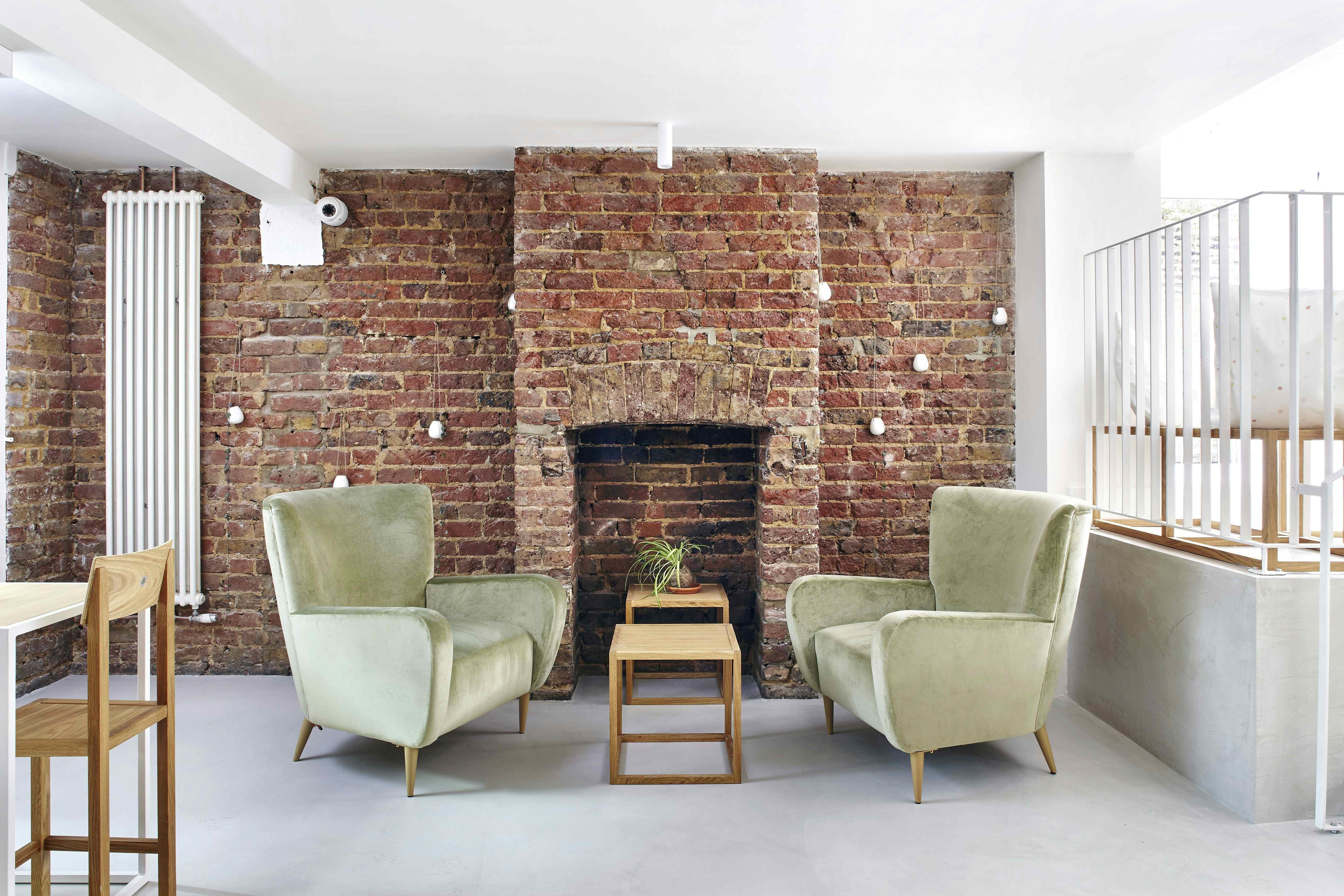 Unico Saloon + Study