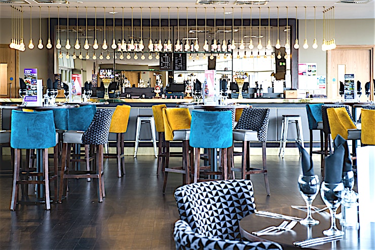 The Clubhouse Suite **Our newest lounge, the Clubhouse is the only suite at Welford Road with direct pitch views.**
Benefitting from two sources of natural daylight, the Clubhouse is the lightest, brightest and most m