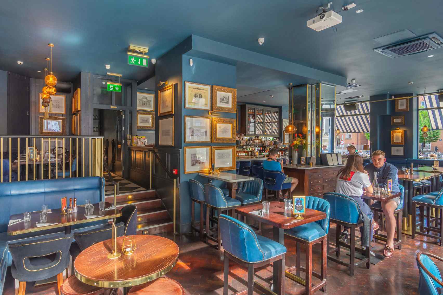 The Oak Main Bar A Dublin Bar For Hire Headbox