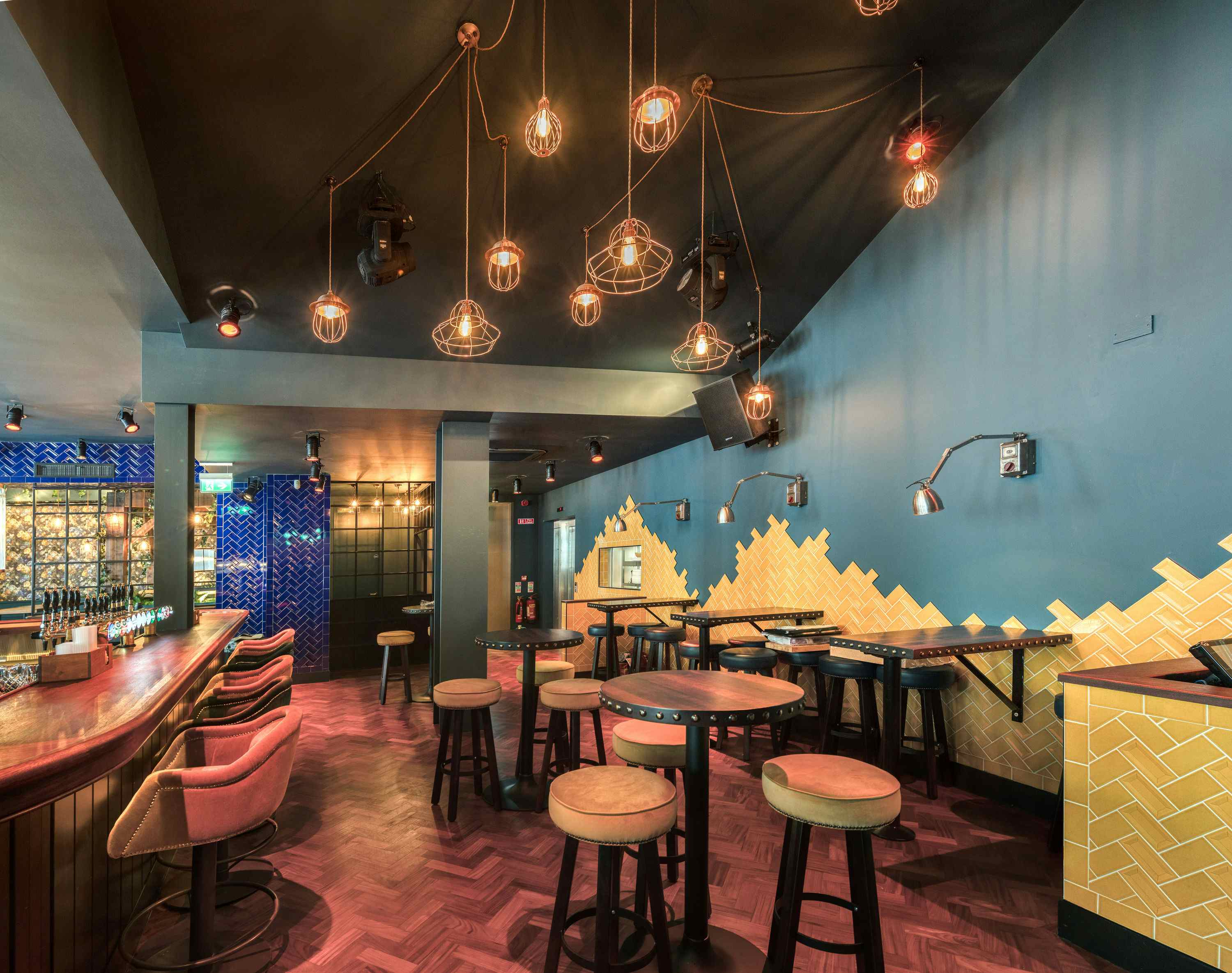 Book Top Bar at Oyster Tavern. A Cork Venue for Hire HeadBox