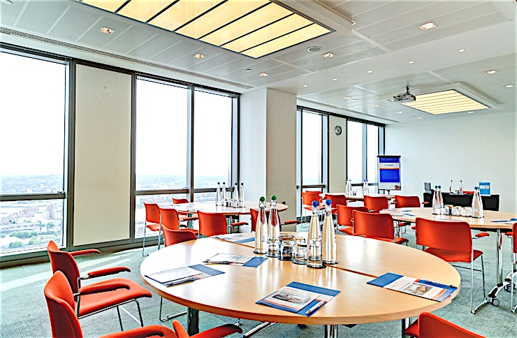 Room 3 **Room 3 at CCT Venues Plus-Bank Street is a flexible events venue available to hire in Canary Wharf.**
Just a minute’s walk from Canary Wharf tube station, this stunning venue at 40 Bank Street of