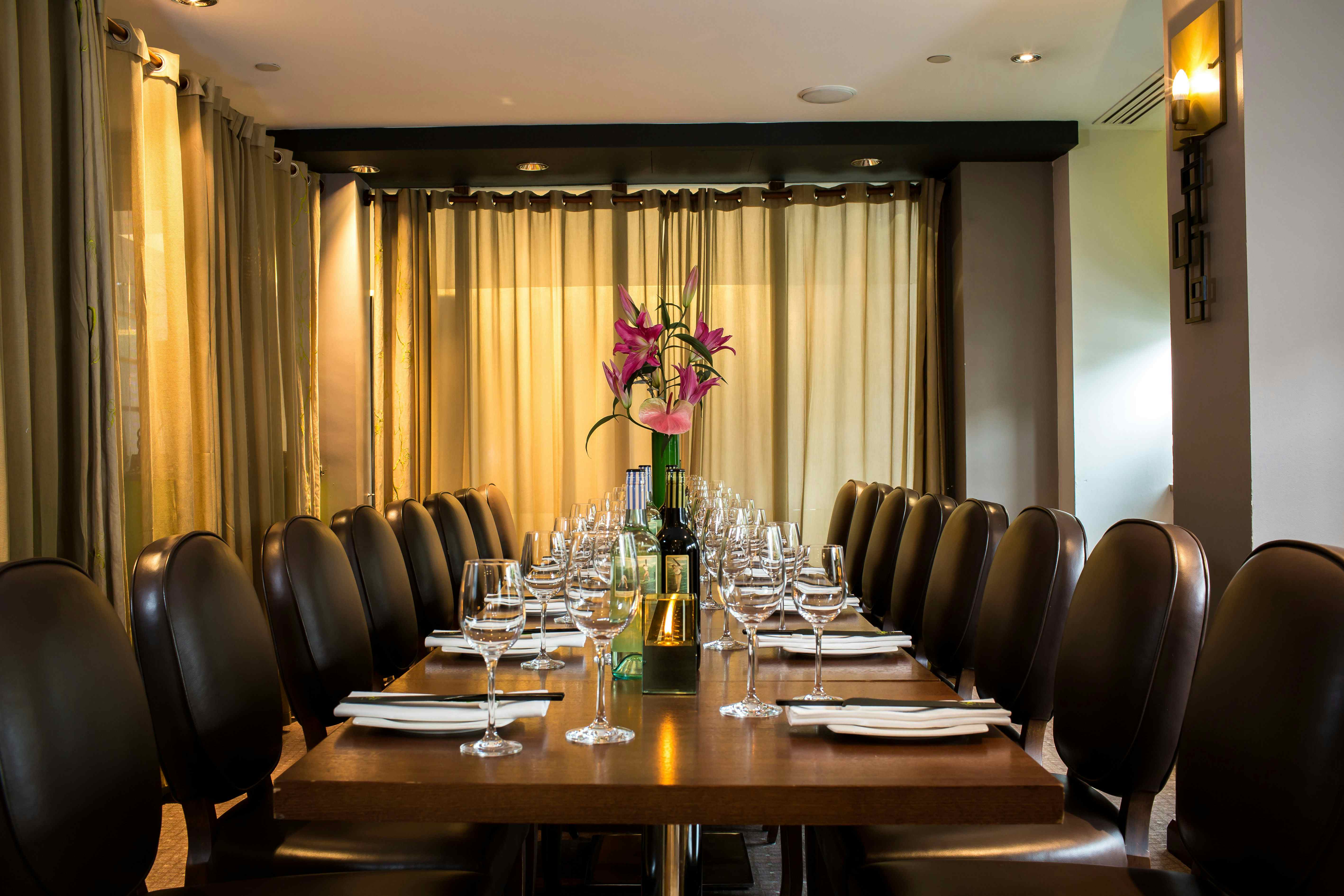 Chinese Cricket Club Semi-Private Dining, Crowne Plaza London - The City