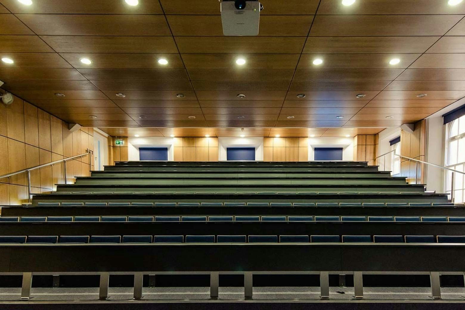 Business Building Room Q122 3D tour