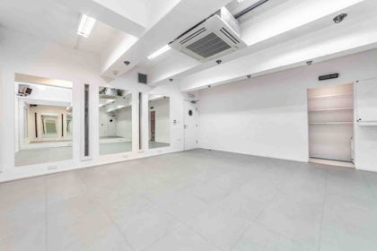 Studio 2 3