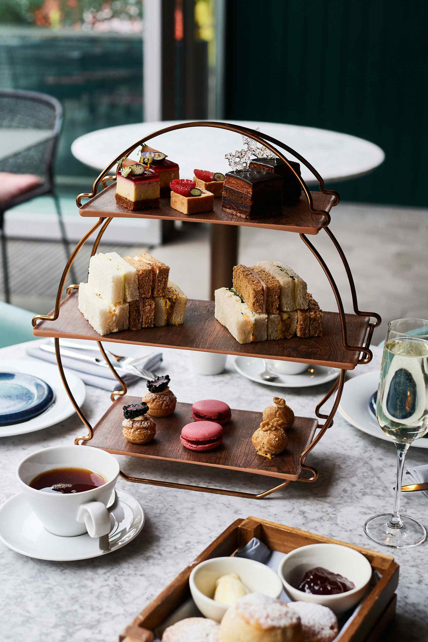 Full Restaurant & Bar 3