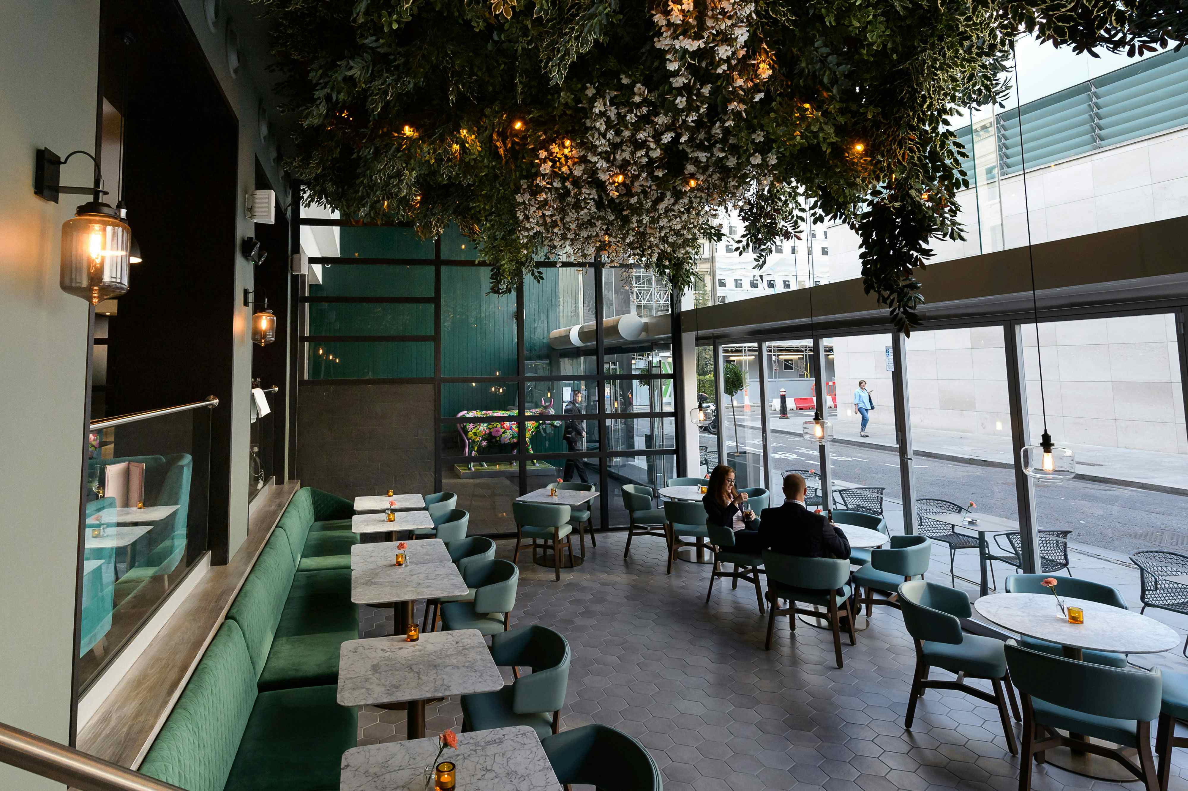 Full Restaurant & Bar, Apex City of London Hotel