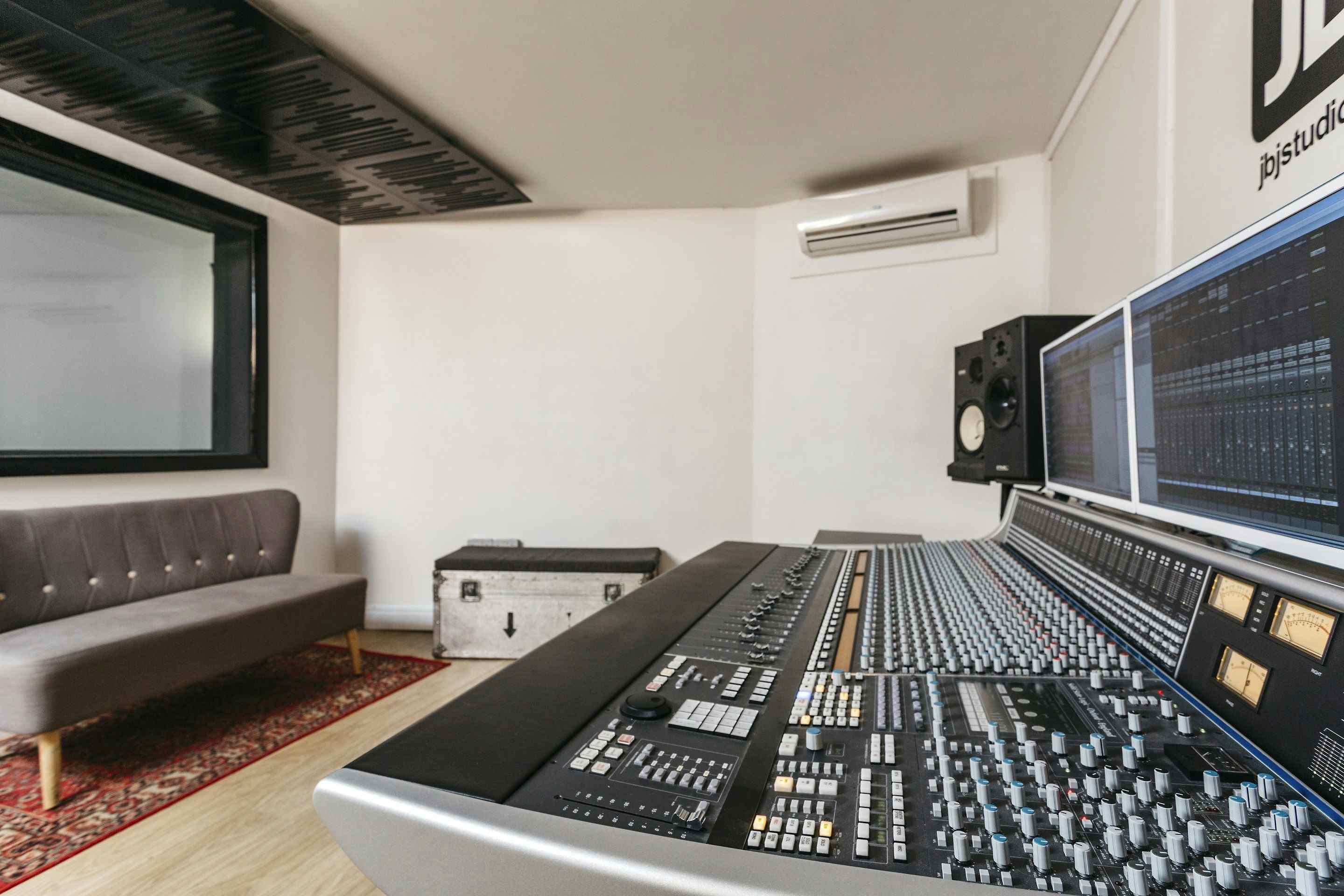 Recording Studio, JBJ 
