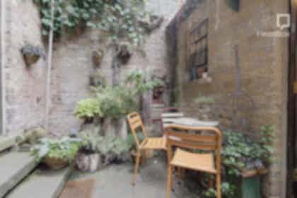 The Courtyard Gallery 9