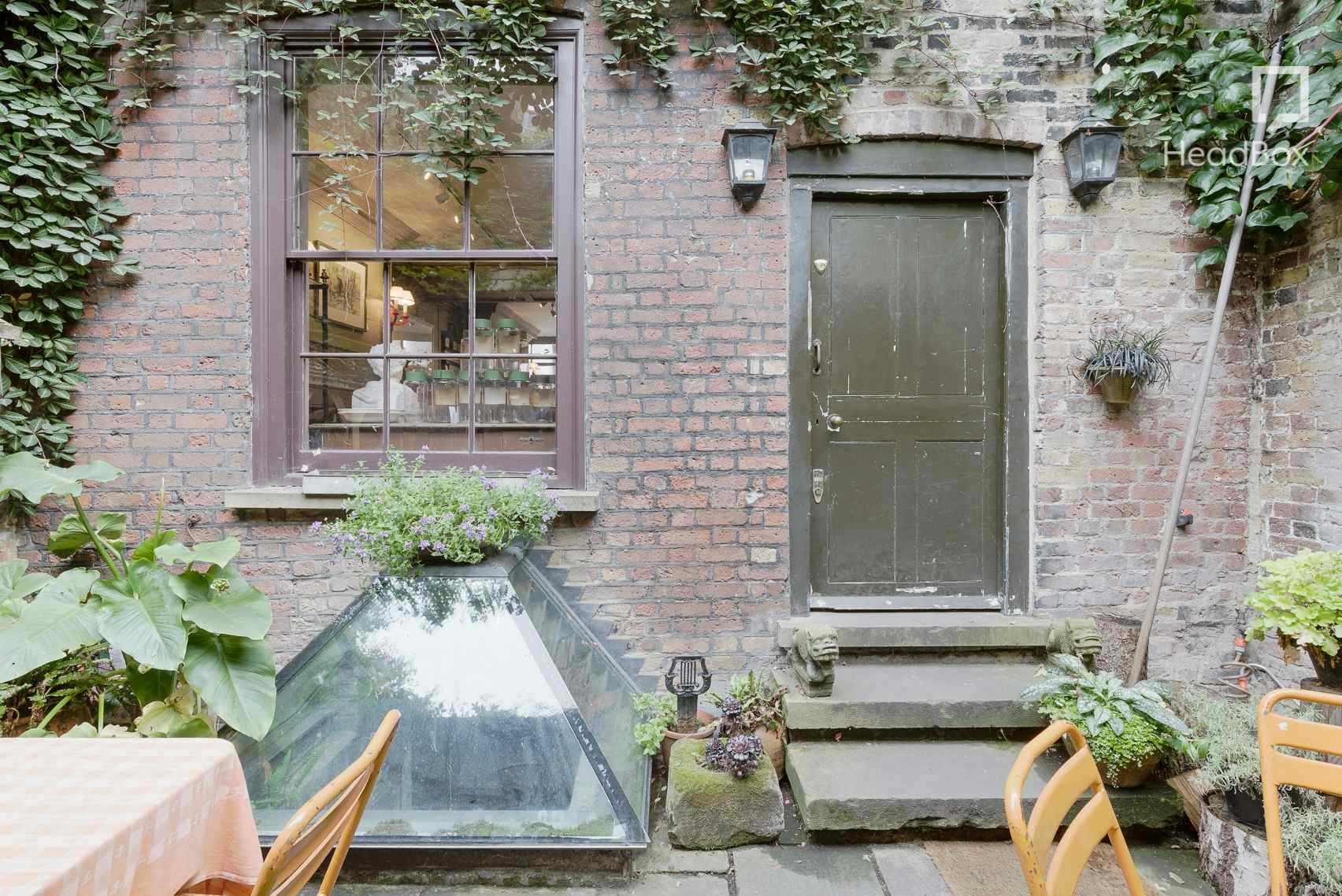 The Courtyard Gallery 10