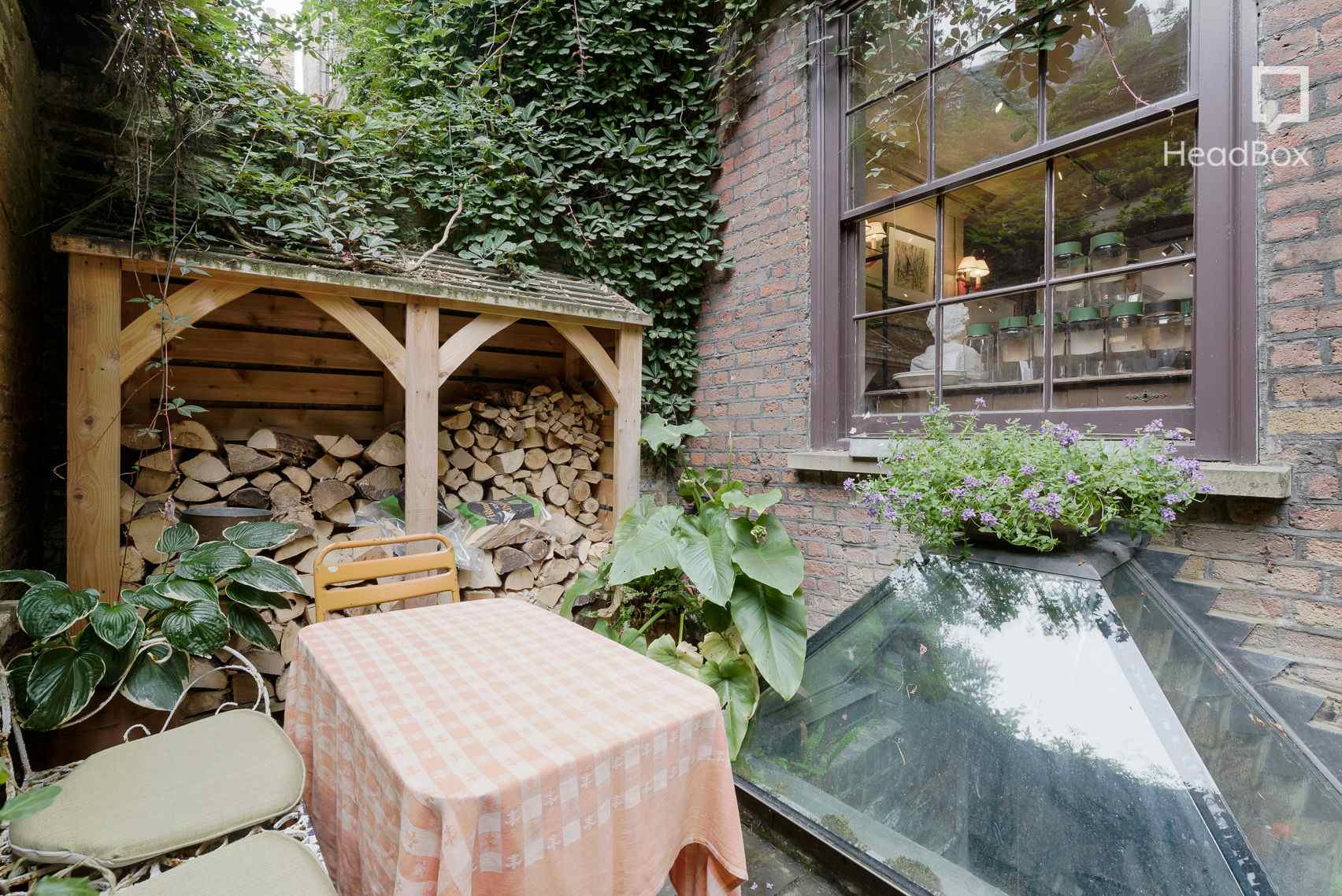 The Courtyard Gallery 13