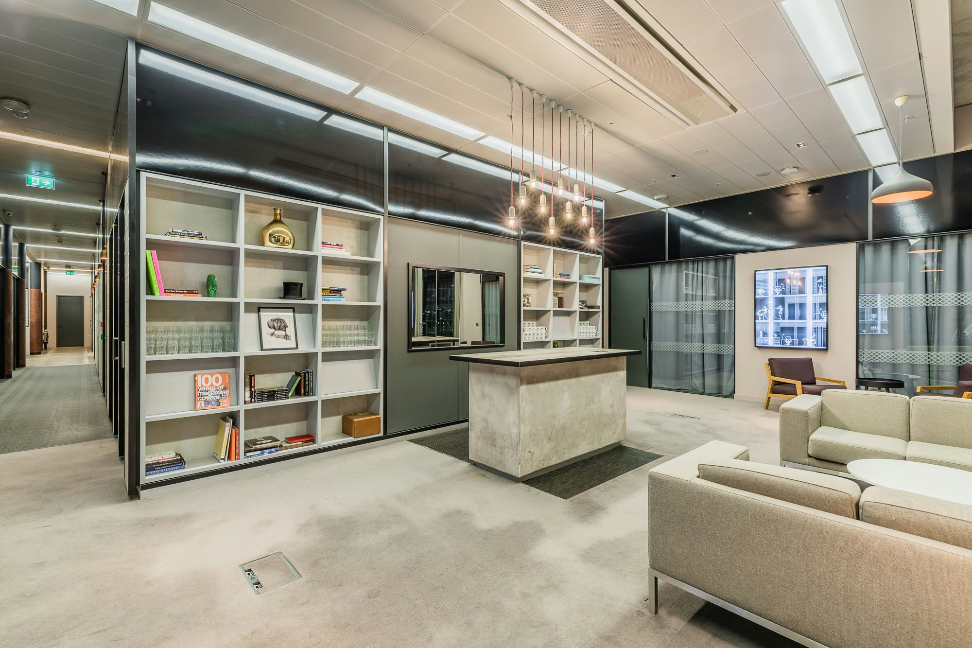 Lounge & Roof Terrace 2