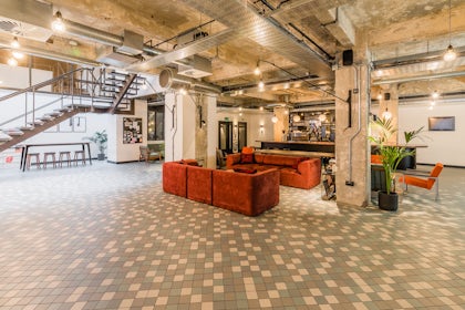 Lounge & Bar 6