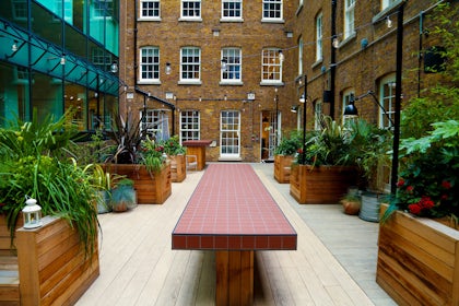Lounge & Terrace 1