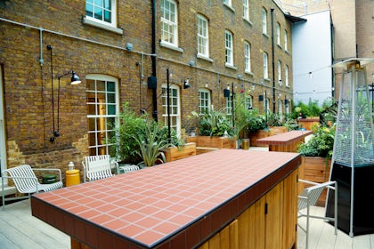 Lounge & Terrace 2