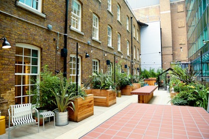 Lounge & Terrace 3