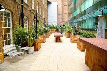 Lounge & Terrace 5