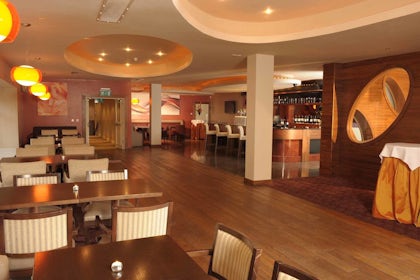 Laurels Bar 6
