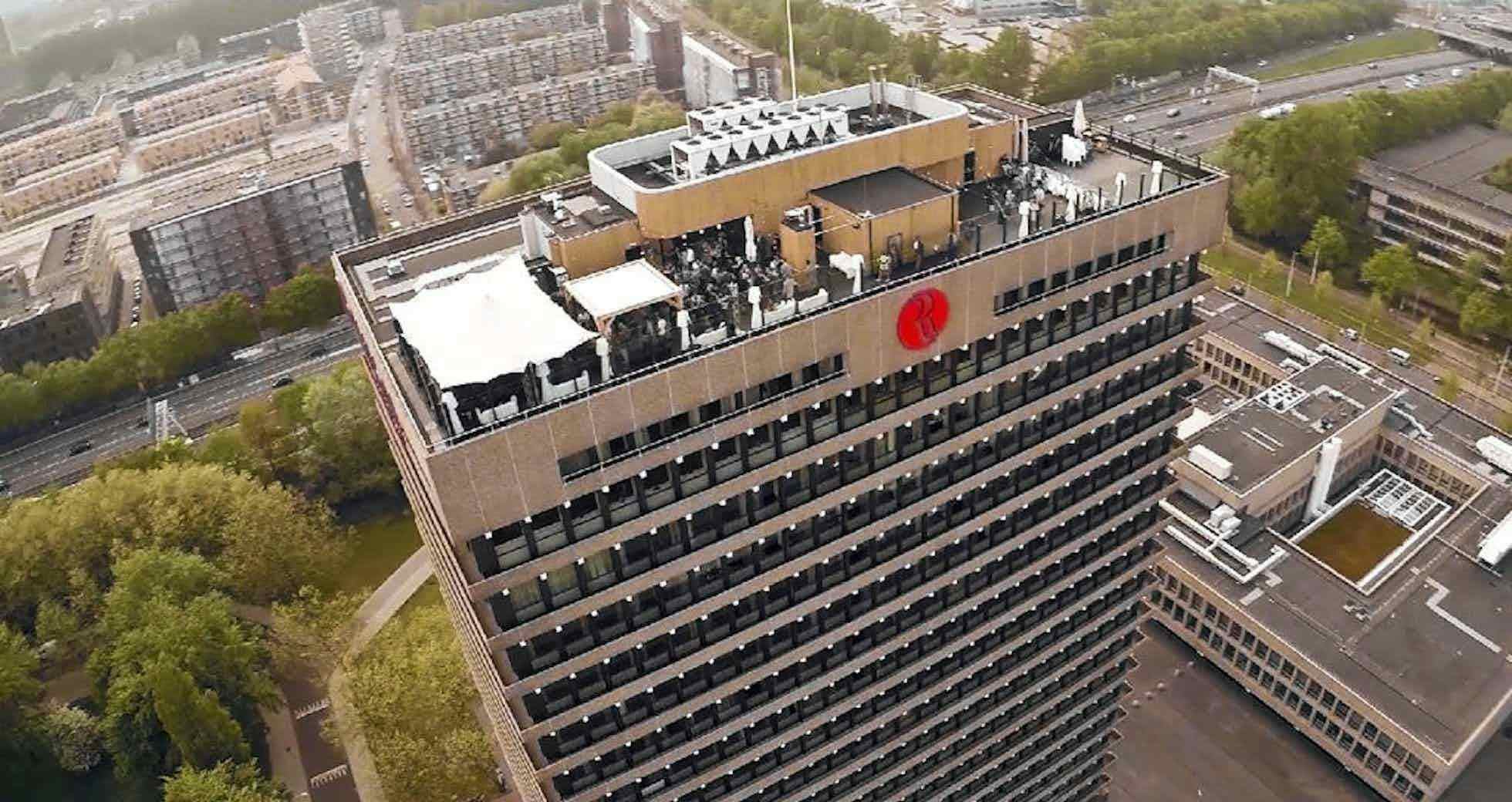 Rooftop Terrace, Group Side