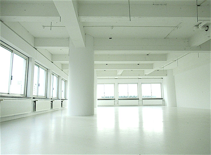 SHOWROOM 1.03.09 **Boek één van de vele showrooms in het World Fashion Center voor uw volgende conferentie, workshop of productie.**
Het World Fashion Centre is een inspirerende omgeving en staat bekend als dé on