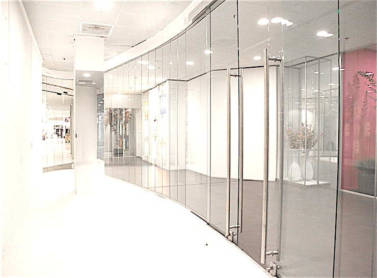 SHOWROOM 1.00.11 **De Showrooms in het World Fashion Centre zijn perfect voor uw volgende conferentie of workshop.**
Het World Fashion Centre is een inspirerende omgeving en staat bekend als dé ontmoetingsplek vo