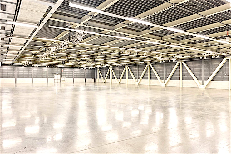 East Hall **De Oost-zaal van het World Fashion Centre is een grote productie studio en werkplaats te huur in Amsterdam.**
Het World Fashion Centre is een inspirerende omgeving en staat bekend als dé ontmoe