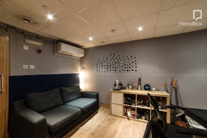 Studio 1 1