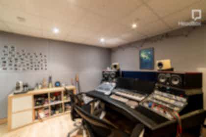 Studio 1 4