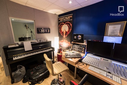 Studio 1 8