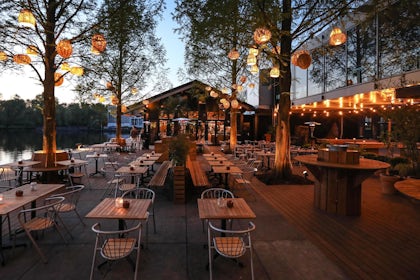 The Jetty Bar 9