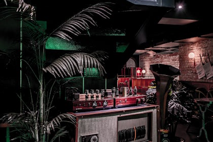 Dining Lounge 4