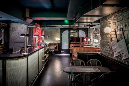 Dining Lounge 6