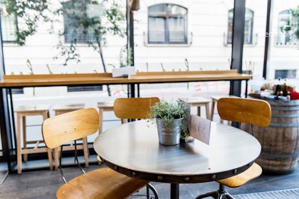 Afternoon, Deli 8