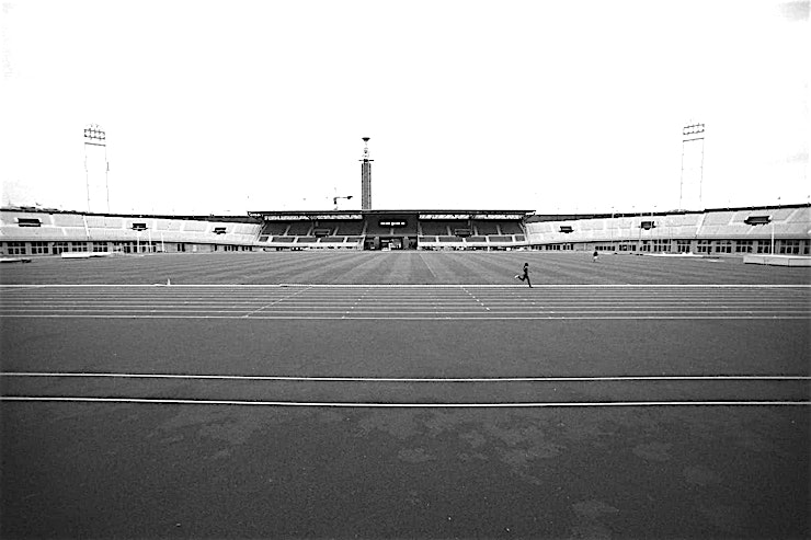 Paris 1900 **De Paris 1900 kamer is een ideale vergaderruimte voor 10 personen**
Tijdens de 1900 Olympische Spelen in Parijs werden vrouwen voor het eerst toegelaten om deel te nemen. Een stapje dichterbij v