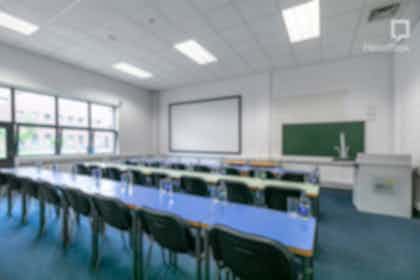 Business Building Classroom QG01 1