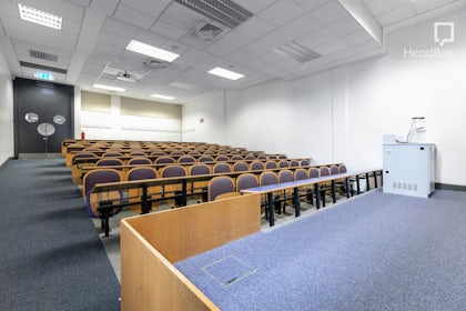 Business Building Classroom QG220 1