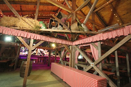 Café Bavaria - Upstairs 10