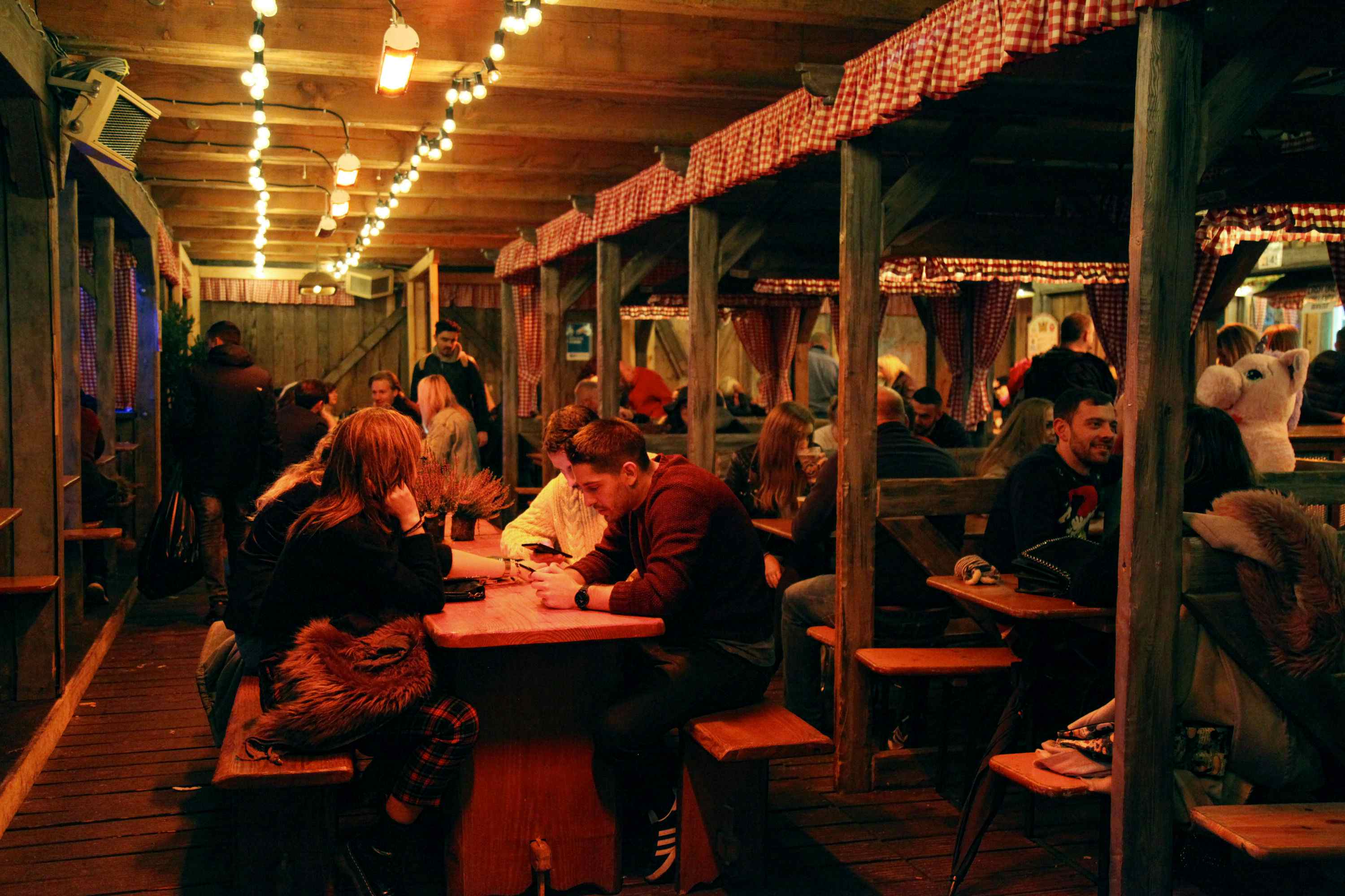 Café Bavaria - Unten (Downstairs) 3