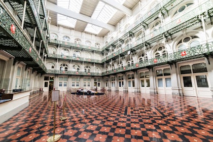 Atrium 7