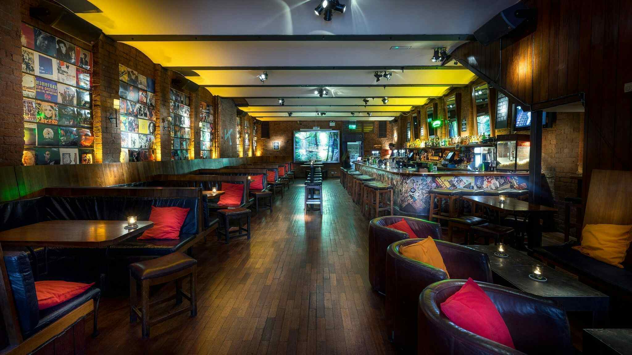 Main Bar, 4 Dame Lane