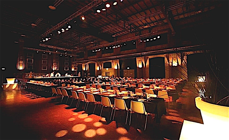 Turbinehal, Oliehuis & Accukamer **Turbinehal, Oliehuis & Accukamer zijn drie mooie ruimtes die u kunt combineren om meer gasten te hosten voor uw volgende grote conferentie.**
Light Factory is een voormalige gas- en elektriciteitfa