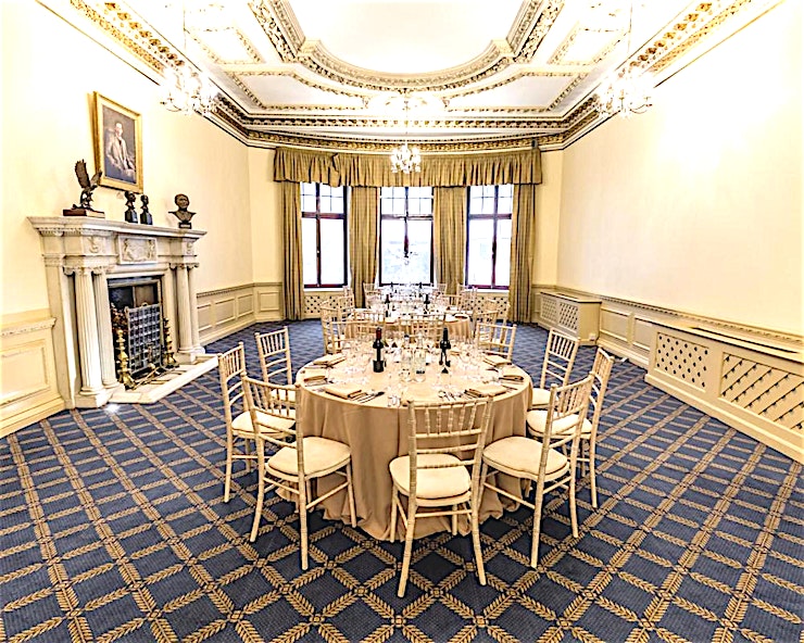 Marshall of Cambridge Room and Foyer **Book The Marshall of Cambridge Room and Foyer at No.4 Hamilton Place for a light and elegant room with gold detail.**
The decoration creates a feeling of luxury and warmth. It is full of characte