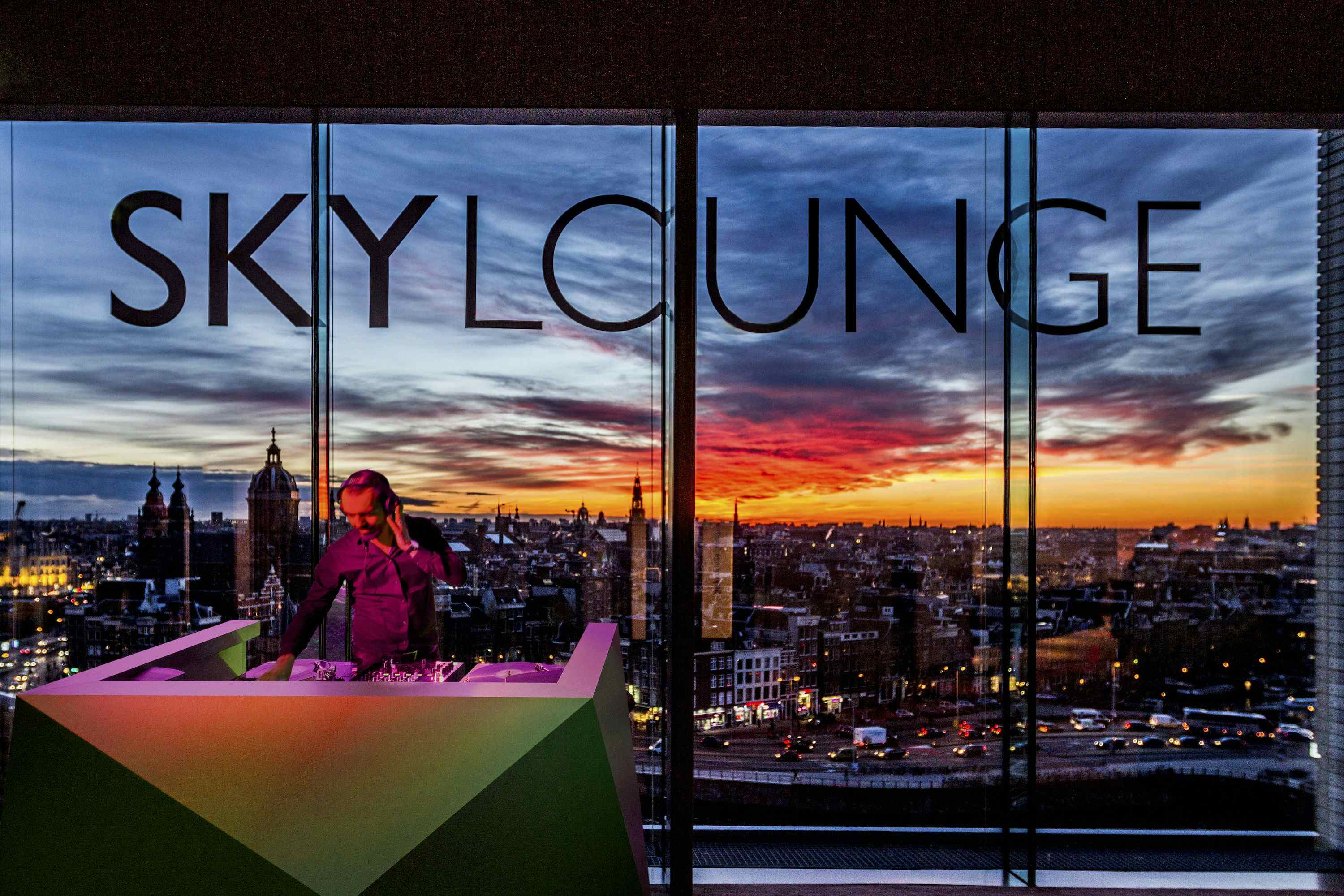 Skylounge South 8
