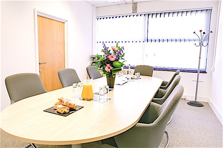 King Richard **King Richard is a modern meeting room for hire in Kings Langley.**
The King Richard suite boasts natural daylight, a capacity of up to 8 delegates in boardroom style, inbuilt AV equipment, Ruckus