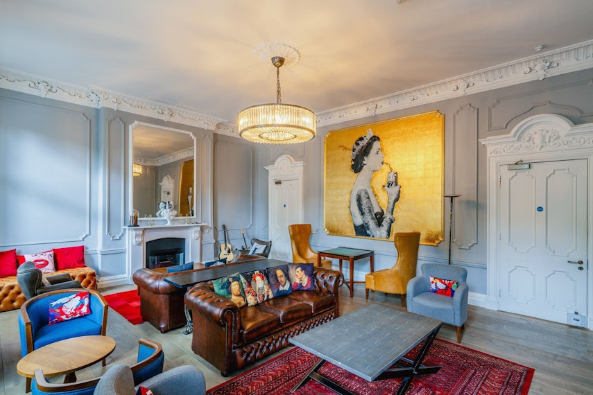 The Lounge 0