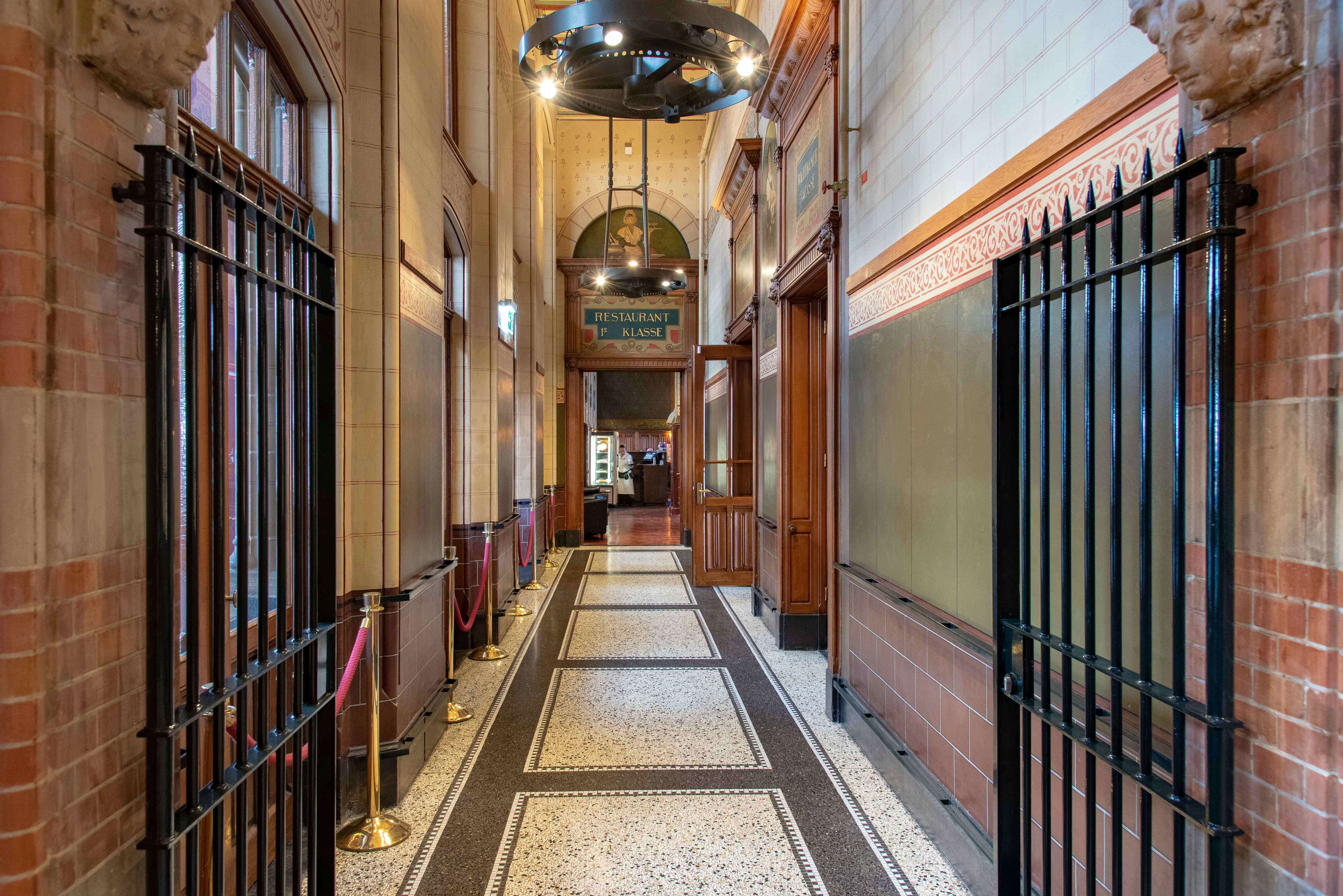 The Four Seasons Room 5