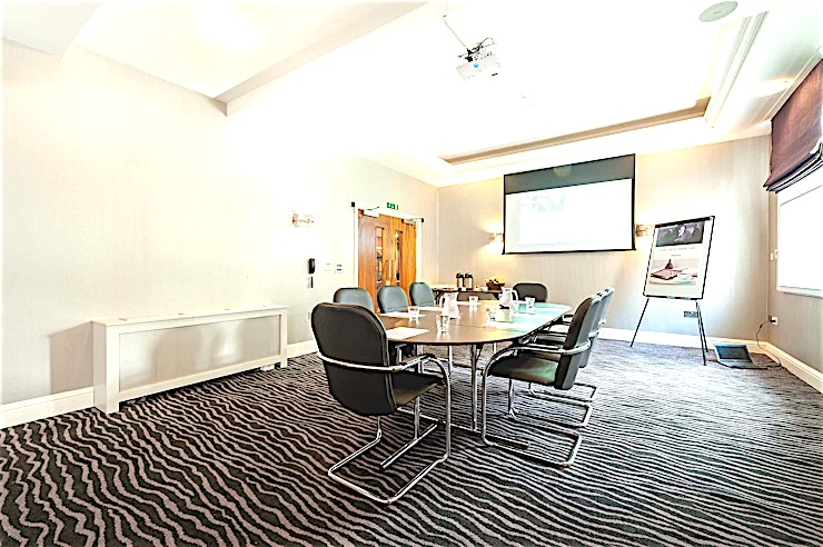 Dickens Suite **The Dickens Suite is the ideal room for a meeting, drinks reception, exhibition and small event.**
With a modern contemporary décor, natural daylight and climate control. The Dickens can be set-