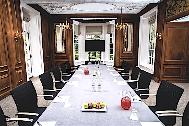 Drawing Room **An attractive walnut panelled room with beautiful period features. It is a particularly special setting for senior-level strategy meetings, exclusive corporate entertaining and AGMs.**
Whether yo