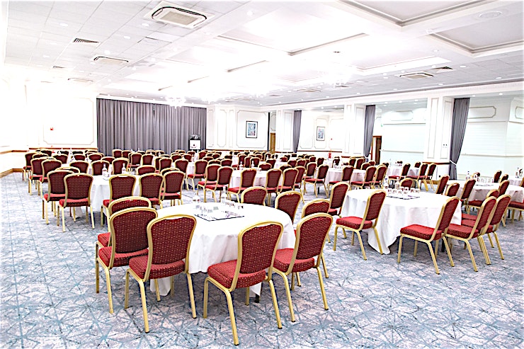 Wessex Suite **The Wessex Suite at Mercure Bristol Grand Hotel is a stylish conference room for hire.**
The hotel's rejuvenated interior draws inspiration from both the city's independent art scene and the bui