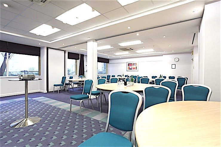 National Suite **Hire the National Suite at Mercure Liverpool Atlantic Tower Hotel for a state-of-the-art conference room in Liverpool.**
The incredible Liverpool Atlantic Tower hotel is a 12-story, 225 bedroom h